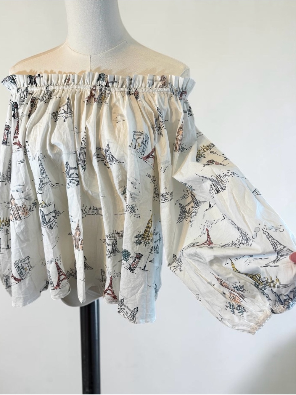 En Saison White Off-Shoulder Printed Peasant Blouse